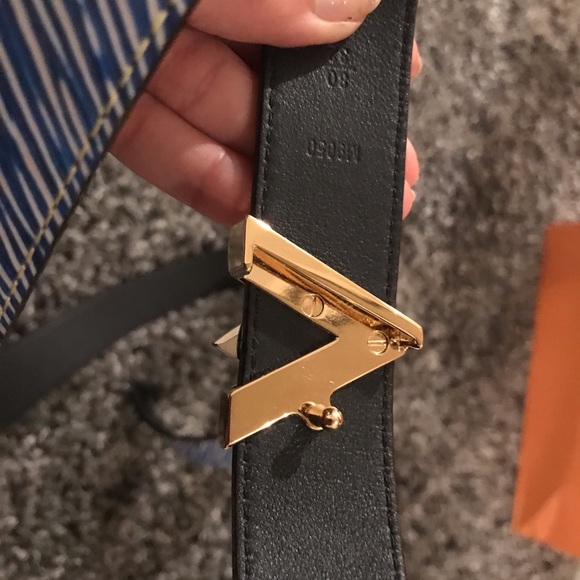 Louis Vuitton LV Initales Epi Leather belt. 30mm - Picture 4 of 8